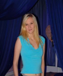 <p class='ppt-number'>0137 77783 153</p><p class='ppt-pricing-de'>1 €/Anruf MoFu Tarif abweichend</p>